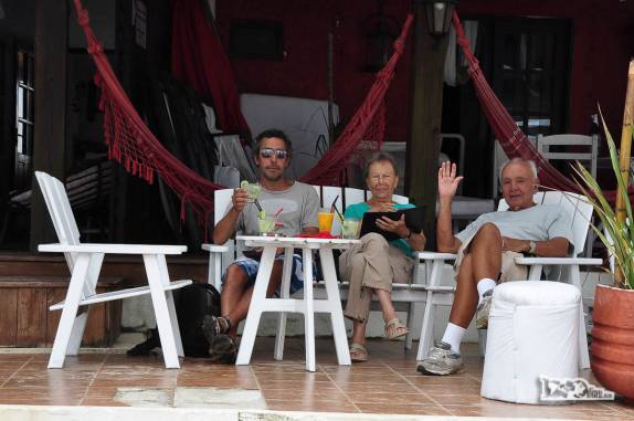 Nosso drinque de boas vindas em nosso hotel em Cabo Polonio, no litoral do Uruguai